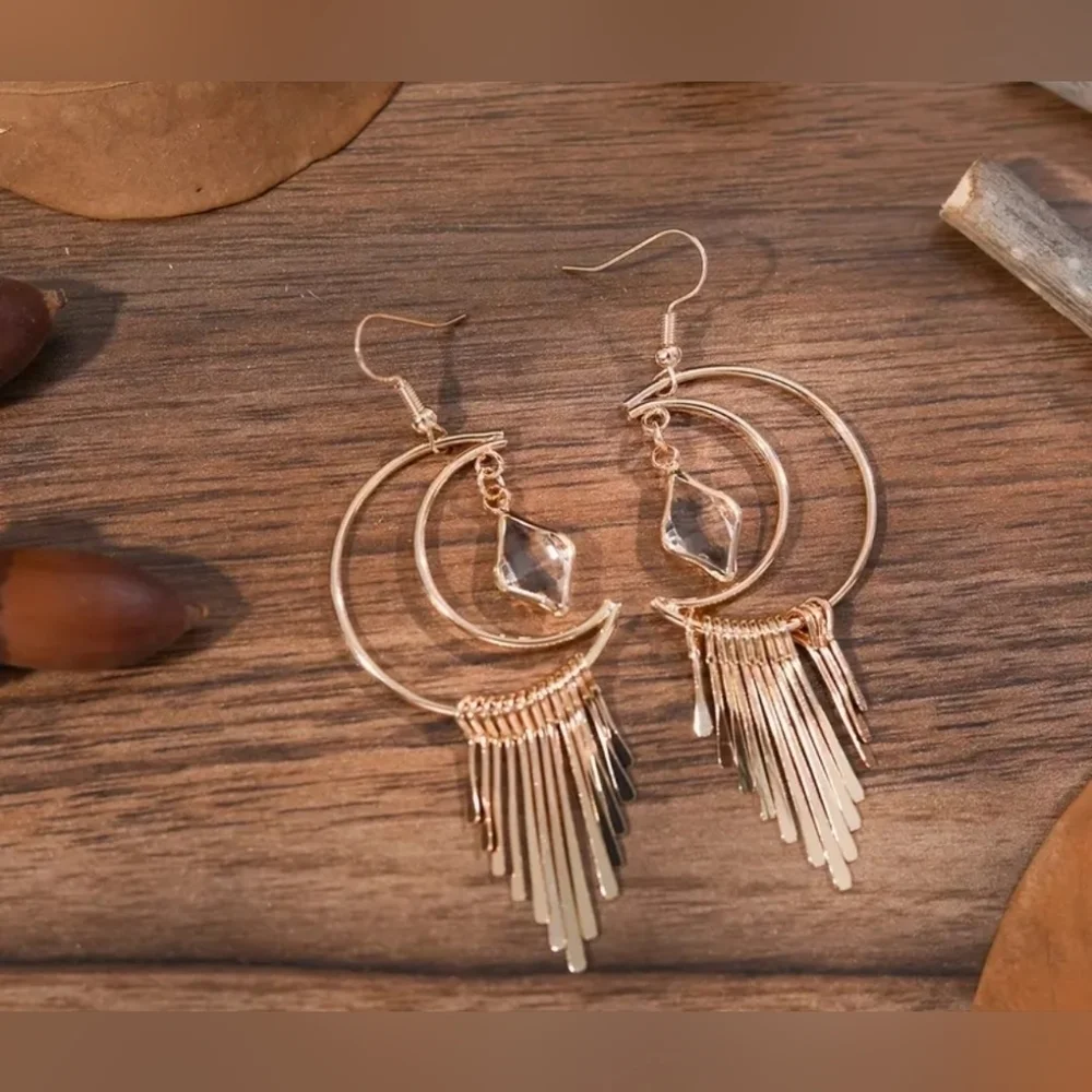 New! Elegant Gold Dangle Earrings Such A Gorgeous Piece!